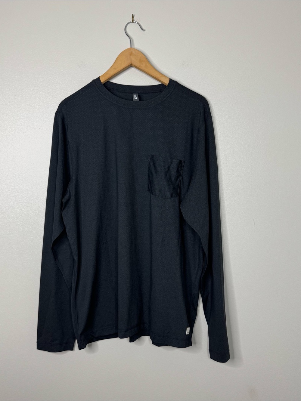 Vuori Long Sleeve Performance Pocket Shirt Tee Gray XL